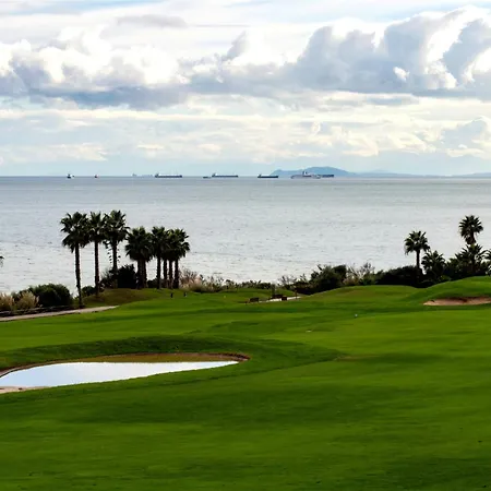Close To The Marina And Beaches Of Sotogrande, Experience Sophistication In Contemporary Four-bedroom Frontline Golf Townhouse In The Club בית נופש סן רוקה