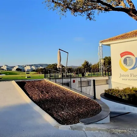 Close To The Marina And Beaches Of Sotogrande, Experience Sophistication In Contemporary Four-bedroom Frontline Golf Townhouse In The Club סן רוקה