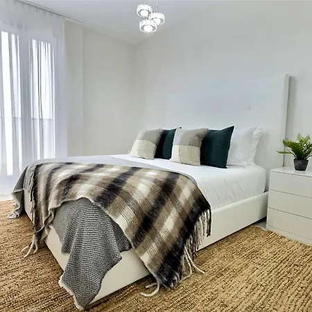 בית נופש Close To The Marina And Beaches Of Sotogrande, Experience Sophistication In Contemporary Four-bedroom Frontline Golf Townhouse In The Club