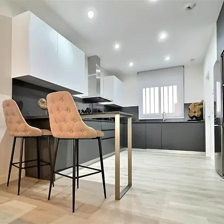 בית נופש Close To The Marina And Beaches Of Sotogrande, Experience Sophistication In Contemporary Four-bedroom Frontline Golf Townhouse In The Club סן רוקה