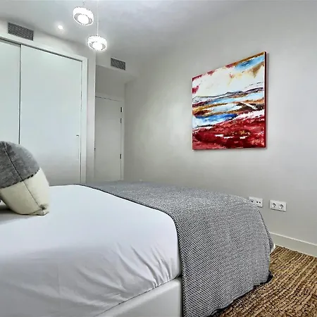 בית נופש Close To The Marina And Beaches Of Sotogrande, Experience Sophistication In Contemporary Four-bedroom Frontline Golf Townhouse In The Club סן רוקה