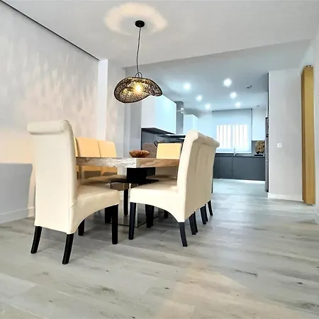 בית נופש Close To The Marina And Beaches Of Sotogrande, Experience Sophistication In Contemporary Four-bedroom Frontline Golf Townhouse In The Club סן רוקה