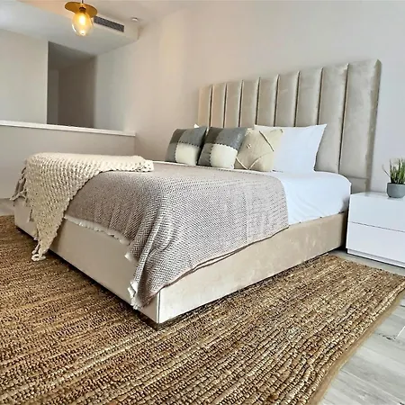 Close To The Marina And Beaches Of Sotogrande, Experience Sophistication In Contemporary Four-bedroom Frontline Golf Townhouse In The Club בית נופש *