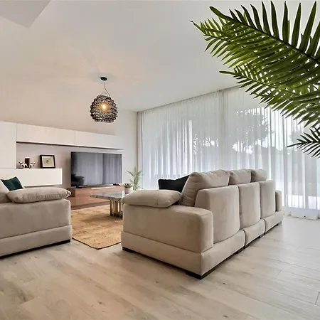 בית נופש Close To The Marina And Beaches Of Sotogrande, Experience Sophistication In Contemporary Four-bedroom Frontline Golf Townhouse In The Club